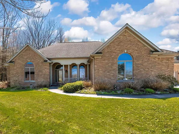 6930 Honey Ln, Erie, PA 16509