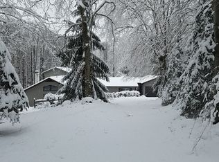 114 Sunset Dr, Greentown, PA 18426