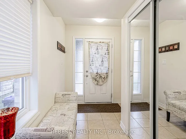 67 Bannister Cres — Photo 2