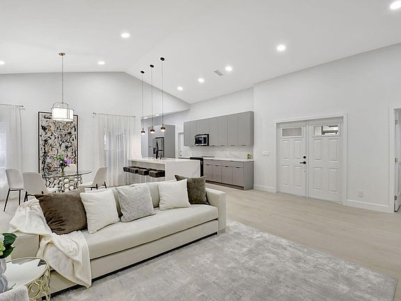 4th image of 941 Greensward Lane