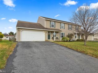 485 Daisy Dr, New Holland, PA 17557