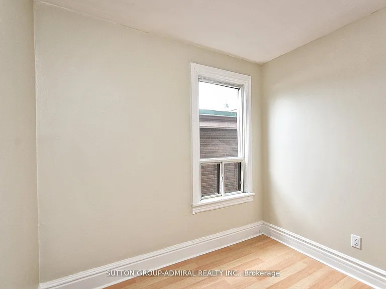 1932 Queen St E #2 — Photo 4