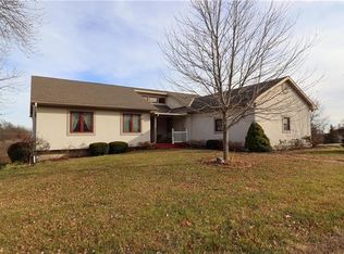 17696 Country Club Rd, Atchison, KS 66002