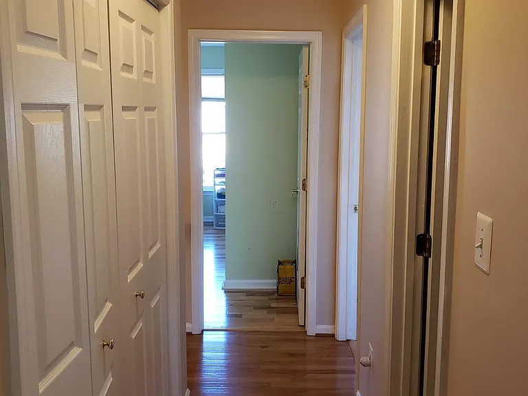 Landing (upper level)