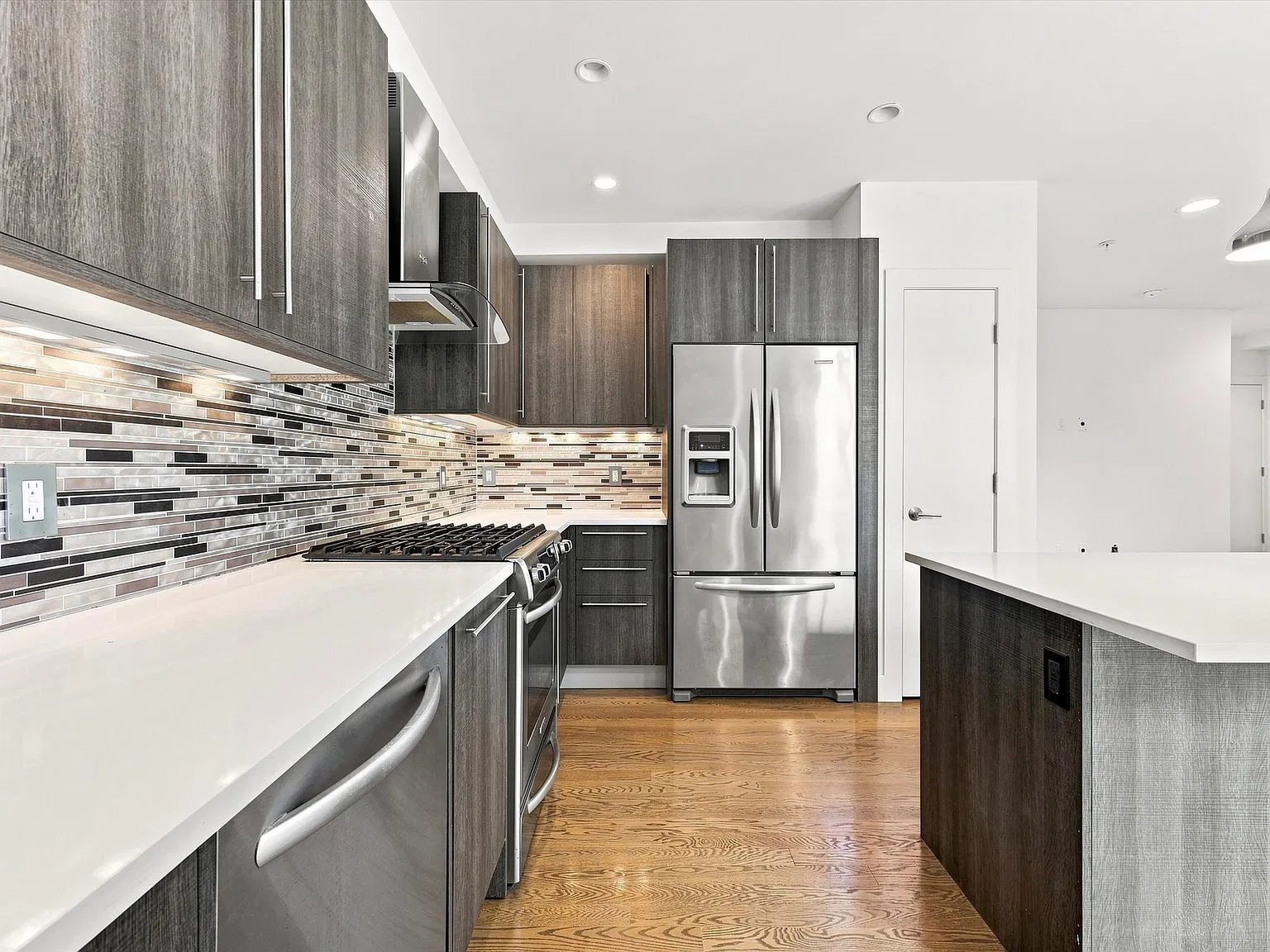 1 bed, 1.5 bath, 907 sqft, $2,600 — Photo 4