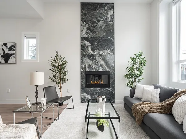 7880 15th Ave, Burnaby, BC V3N 1W8