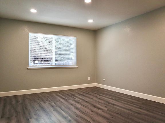 5th image of 576 Smalley Ave APT 4