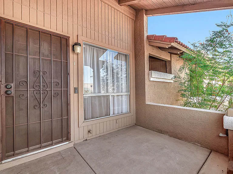 20250 N 6th Dr #1 — Photo 3