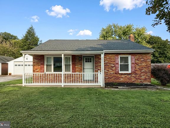 4th image of 1036 Smith Hill Rd
