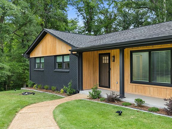 5th image of 223 Spring Ct