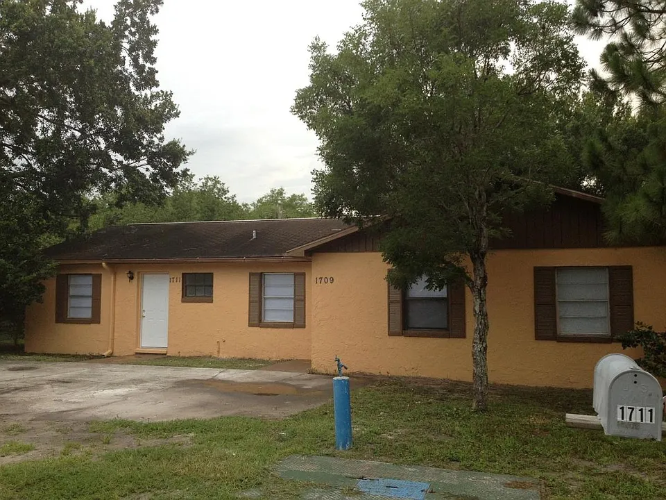 1709 Goodyear Ave