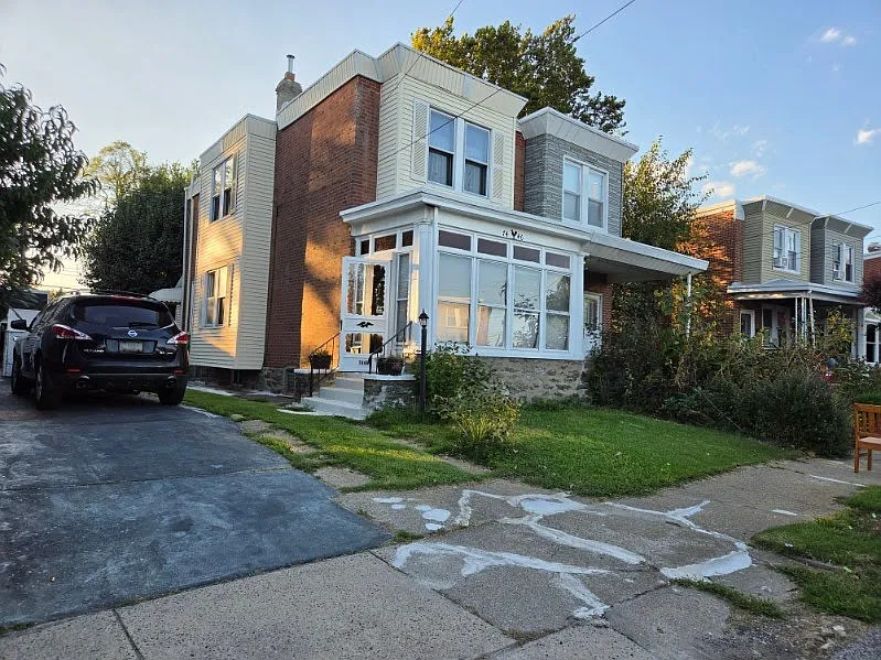 3 bed, 1320 sqft, $2,000 — Photo 1