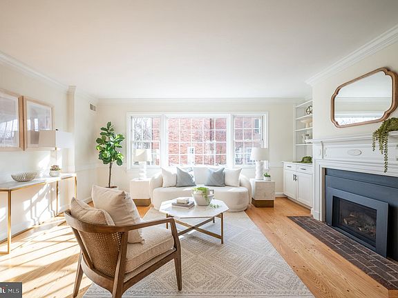 4th image of 220 Green St