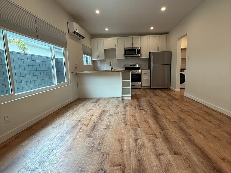 1509 N Hollywood Way #B — Photo 11