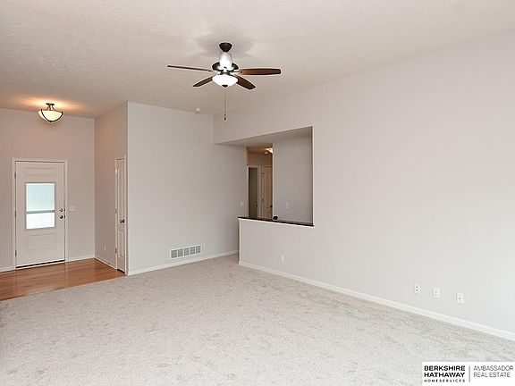 3rd image of 130 Broken Arrow Cir