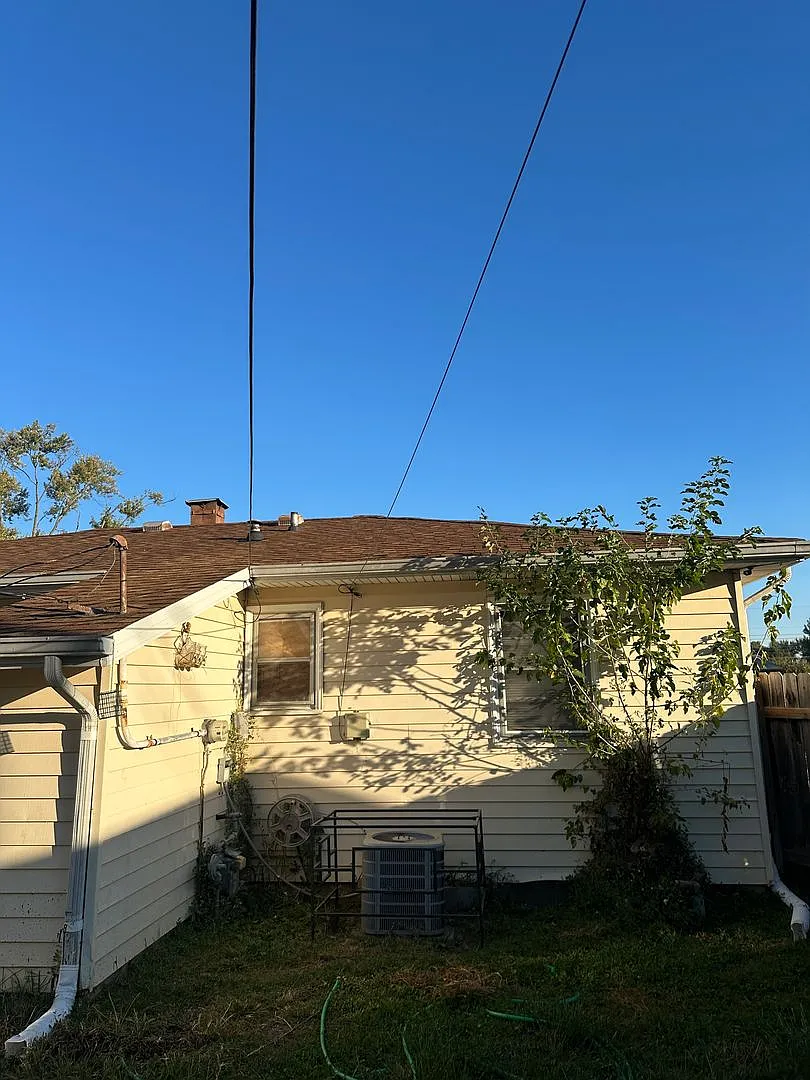 Welcome to this charming 3-bedroom, 1-bathroom home located in the heart of Indianapolis, IN — Photo 3