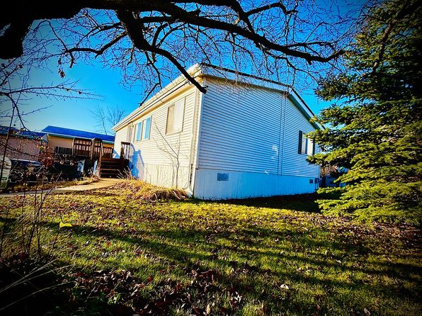 255 NW Golden Hills Dr SPACE 14