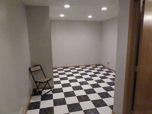 2nd image of 1215 W Lincoln Blvd