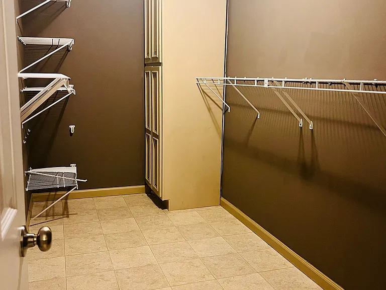 105 Charing Pl — Photo 31