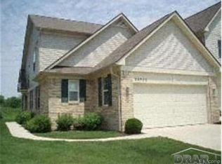 25528 Orchard Ct, Flat Rock, MI 48134