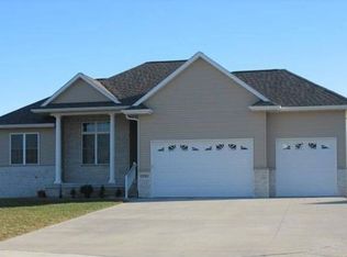 1701 Hoover Trail Ct SW, Cedar Rapids, IA 52404