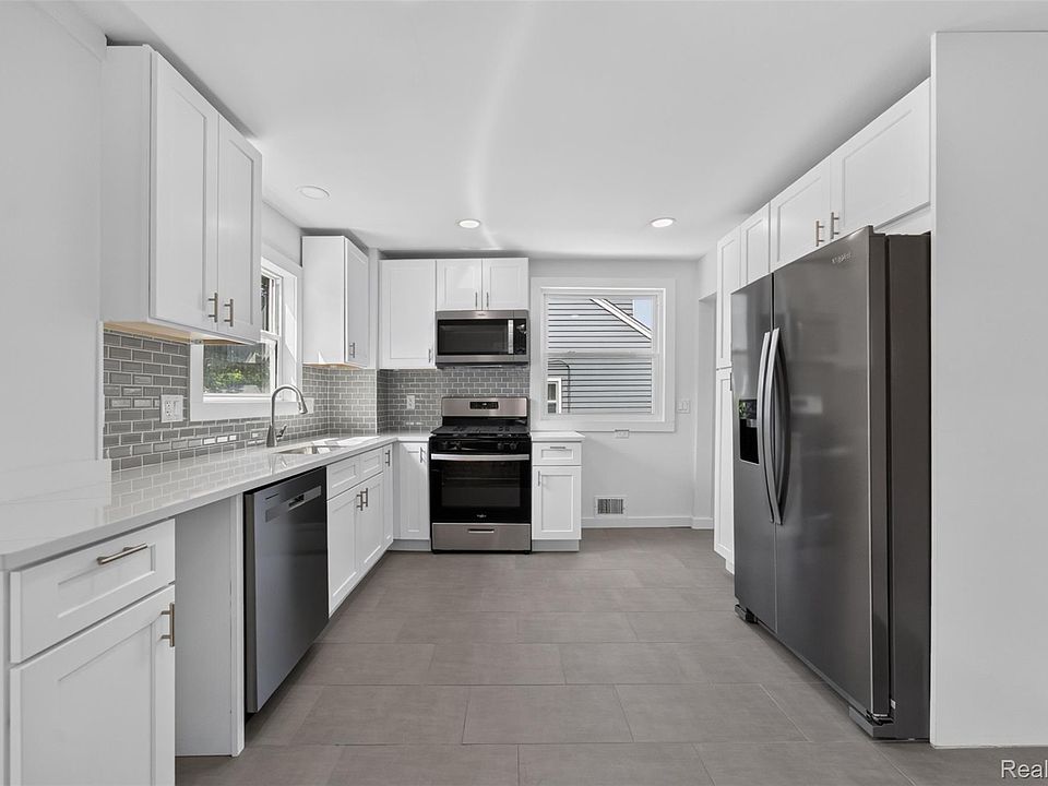761 Columbia Rd, photo 14