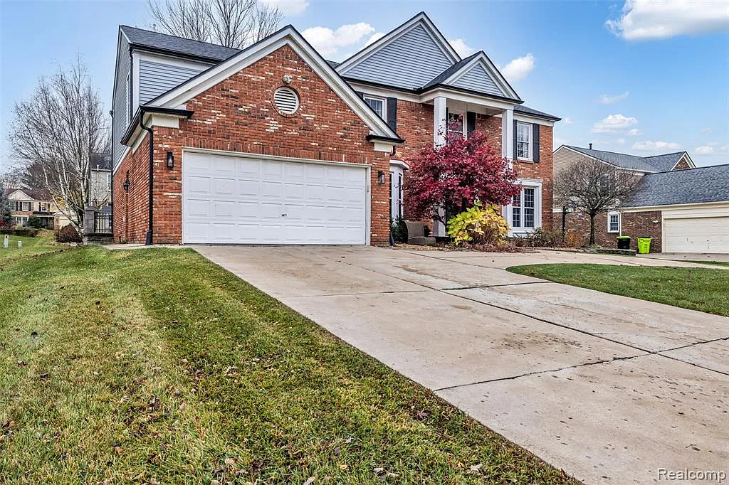 4 bed, 4220 sqft, $4,000 — Photo 2