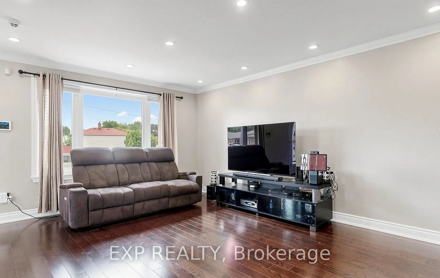 3 bed, $2,850 — Photo 2