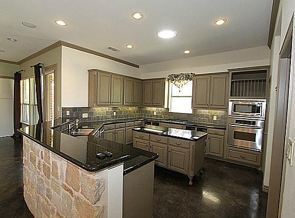 4th image of 2540 Richmond Ct