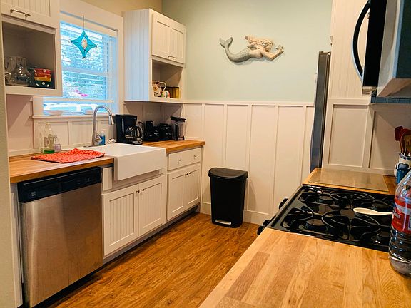 2nd image of 204 Sailhouse Way