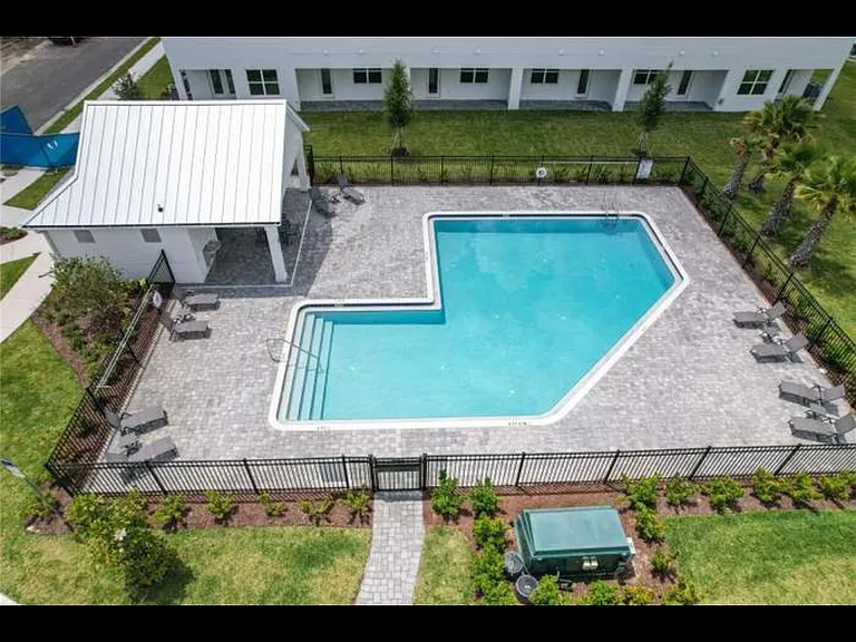 1404 Brookdale Ct — Photo 18