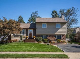 39 Macarthur Ave, Plainview, NY 11803