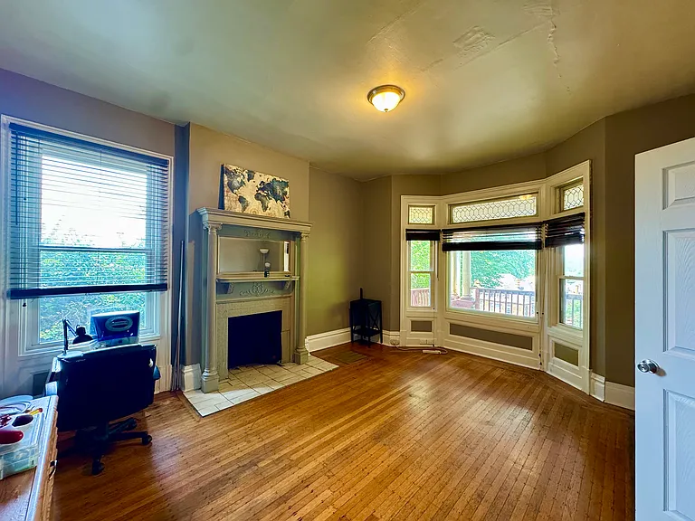 1749 Crafton Blvd #1 — Photo 4
