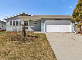 1608 Iris Dr, Manitowoc, WI 54220