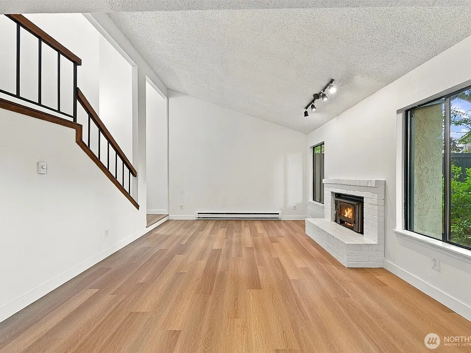 Load Way Logo Smoketree - 4802 SW 317th Ln Federal Way WA | Zillow