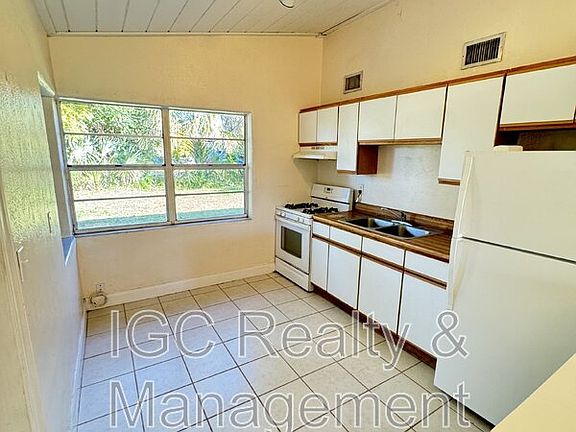 4th image of 236 Seminole Ave