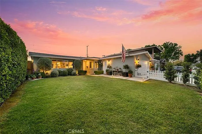3217 Montana Ave — Photo 6
