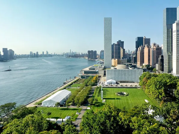870 United Nations Plz APT 18A, New York, NY 10017