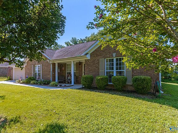 3rd image of 304 Earnhardt Dr