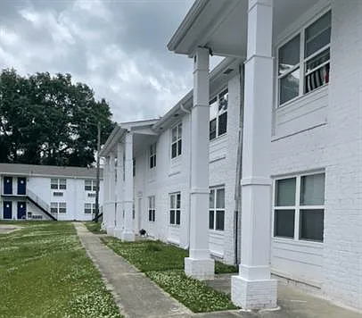 Azul Door Apartments — Photo 12
