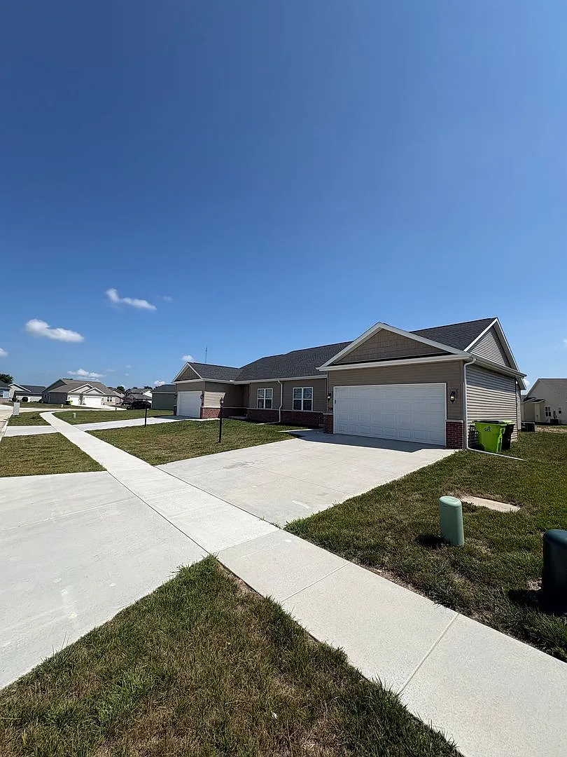 New Construction 3-Bed Ranch in the Heart of Washington 2-Car Garage & All Appliances Included! — Photo 1