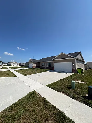 709 Stephanie Ct Photo 1