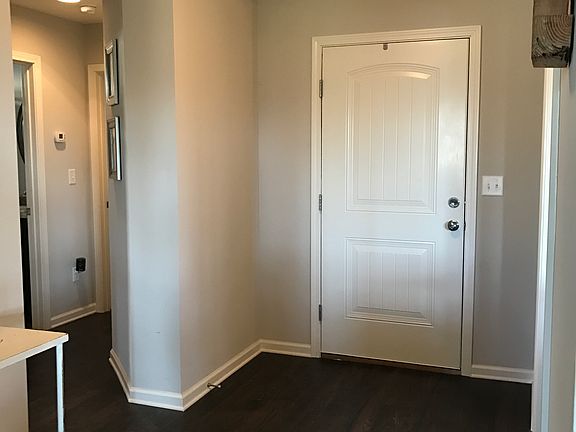 Spacious entryway 