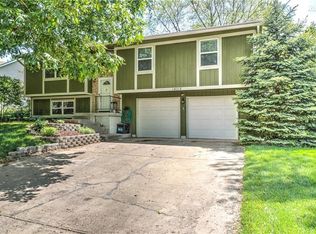 14015 S Sycamore St, Olathe, KS 66062