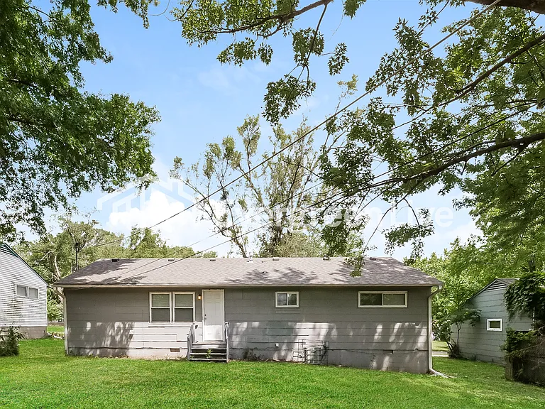 11213 Crystal Ave — Photo 15