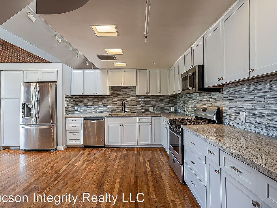 1st image of 700 N 7th Ave #11547392