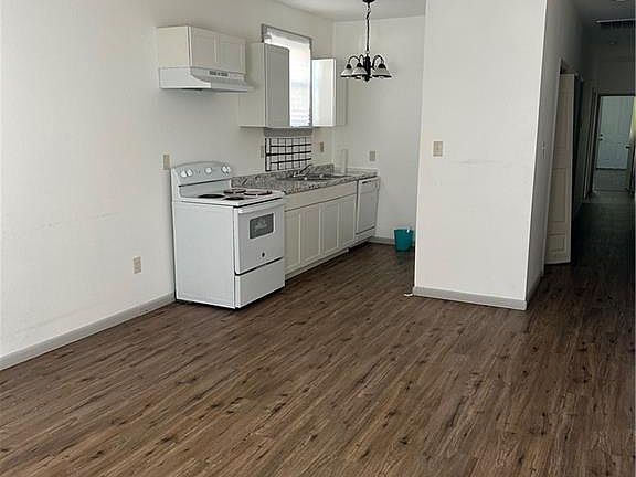 3rd image of 838-840 Elmira Ave
