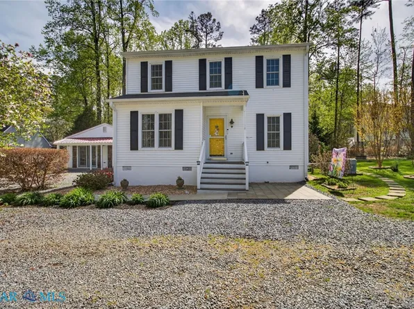 273 N Oakes Cir, Saluda, VA 23149