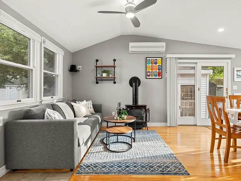 15 University Rd — Photo 3