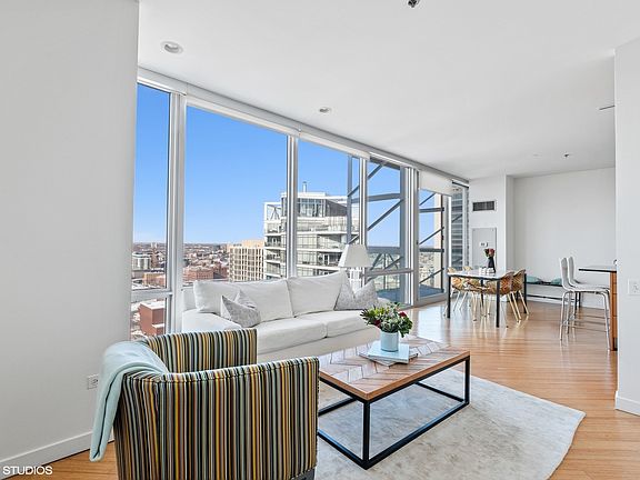 3rd image of 653 N Kingsbury St APT 2402